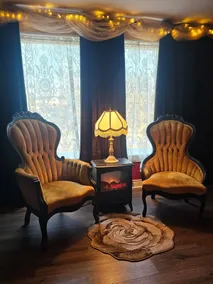 The Red Queen's Suite off Bentonville Square - Image 3