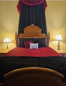 The Red Queen's Suite off Bentonville Square - Image 2