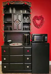 The Red Queen's Suite off Bentonville Square - Image 5