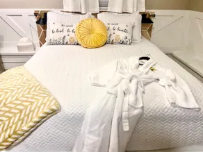 Air Bee-n-Bee Hive– Unique Themed Creative Retreat - Image 2
