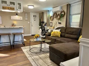Air Bee-n-Bee Hive– Unique Themed Creative Retreat - Image 1