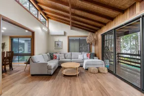 Kings Point Lake House - Family Getaway Wake up to peaceful lake views - Image 2