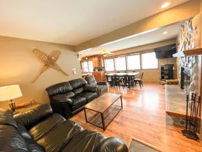 “The Lazy Sasquatch”: cozy mountain getaway - Image 4