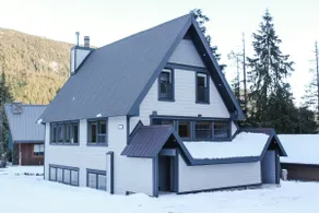 “The Lazy Sasquatch”: cozy mountain getaway - Image 3