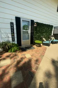 Hillside Haven | Private Entry | Near Downt - Image 4