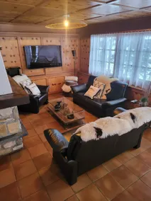Lakeside chalet with breathtaking views - Image 5