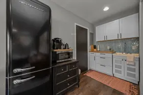 Boho Apartment (Near Q2 Stadium + Domain) - Image 5