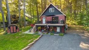 Lake Life Lounge: Lake views•beach access•sleeps 8 - Image 2