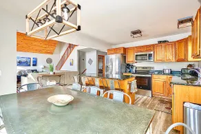Spacious updated lakefront home with incredible views and personal dock/beach - Image 5