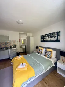 Studio with kitchenette ★ Balcony ★ Walk to Lake - Image 3