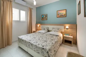 Modern studio in historic Gaios center - Image 3