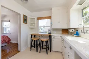 Phoenix House | EV Charger, View Deck, Downtown - Image 4