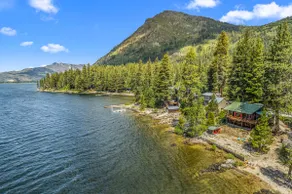 Rogue Shores - Tranquil Lakefront Home - Image 2