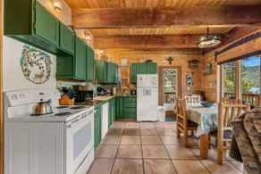 Rogue Shores - Tranquil Lakefront Home - Image 5