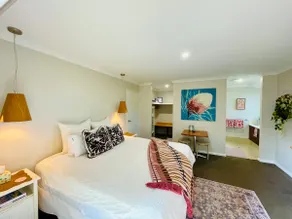 ⭐️unWINEd Retreat | Private | Central | Stylish ⭐️ - Image 3