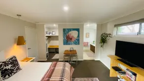 ⭐️unWINEd Retreat | Private | Central | Stylish ⭐️ - Image 4