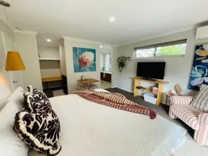 ⭐️unWINEd Retreat | Private | Central | Stylish ⭐️ - Image 5