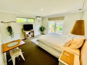 ⭐️unWINEd Retreat | Private | Central | Stylish ⭐️ - Image 4