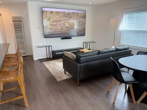 2bd House•98” TV•King Bed•Parking•AC•Near Biotechs - Image 5