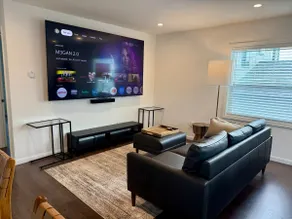 2bd House•98” TV•King Bed•Parking•AC•Near Biotechs - Image 4