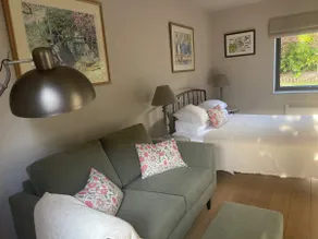 Peaceful Garden Retreat in Tunbridge Wells - Image 2