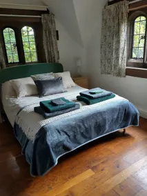 Quirky, romantic cottage with garden in Wye Valley - Image 2