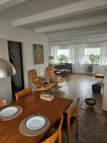 House with colors and art - Image 4