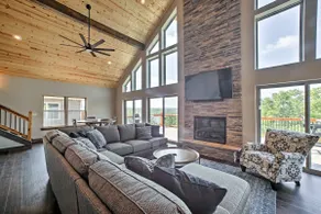 NY! Lavish Home w / Decks-skridt til Table Rock Lake - Image 5