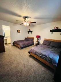 2/2 Home Away from home #4H - Image 5
