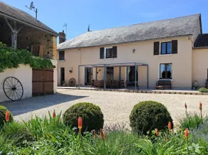 Spacious gîte with heated pool and games room - Image 2