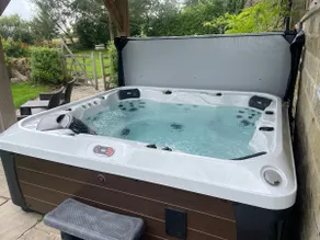 Meagill Farmhouse, hot Tub, bbq hut - Image 3