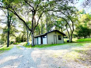 Yosemite Mountain Meadow Retreat - Image 2