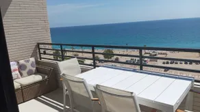 Stylish Beach Front Flat, Big Balcony & Parking - Image 3