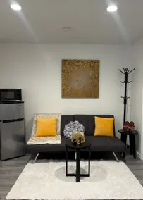 Nonsmoking Cozy Guest House Private near Airport - Image 3