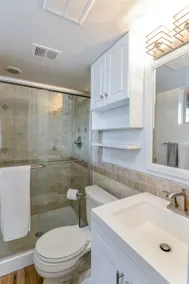 Prime location 4BD/2BTH | Dog Friendly | Sleeps 8 - Image 4
