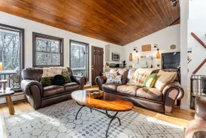 Rustic Chic Mtn Retreat, Mins to Pico & Killington - Image 5