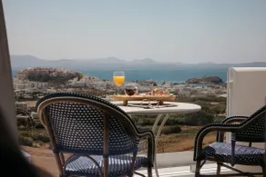 Deluxe Suite with Sea View - Image 3