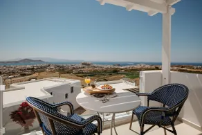 Deluxe Suite with Sea View - Image 4