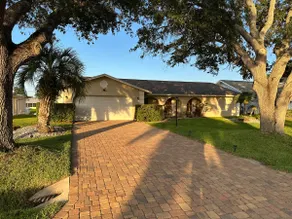 Stunning family canal home with heated pool - Image 2