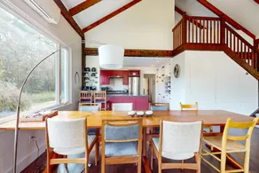 4BR outdoor enthusiast's dream with mountain views - Image 3