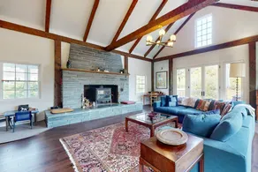 4BR outdoor enthusiast's dream with mountain views - Image 2