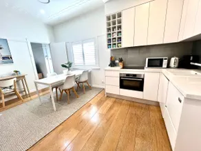 Manly Beach Retreat- with a bonus onsite car space - Image 3
