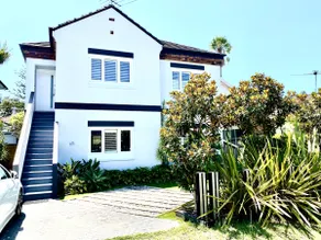 Manly Beach Retreat- with a bonus onsite car space - Image 2