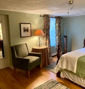 Cozy Ground Floor Apt in Historic Home - Image 5