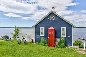 Lakefront Boathouse | Algonquin Pass & Kayaks, SUP - Image 2