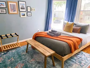 Large Apartment NEAR Downtown in Historic District - Image 5
