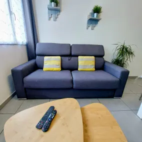 Ground floor, 42 m², 200 m to the TGV station, 400 m to the train station, town center, free parking - Image 3