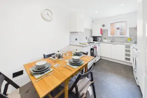 Splendid city centre apartment. Can sleep 4 - Image 3