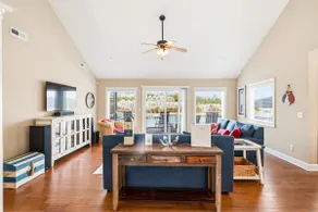 112#4 Condo: Modern, Lakefront, Spacious - Image 4
