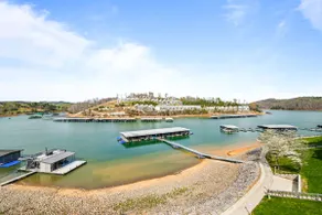 112#4 Condo: Modern, Lakefront, Spacious - Image 2
